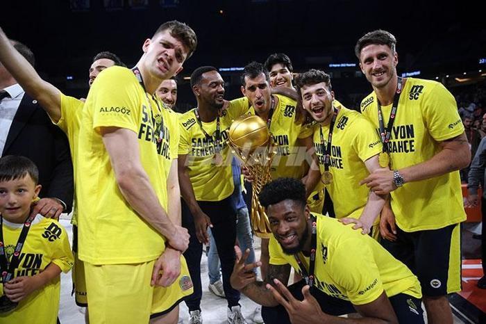 Fenerbahçe Bekoda şampiyonluk coşkusu