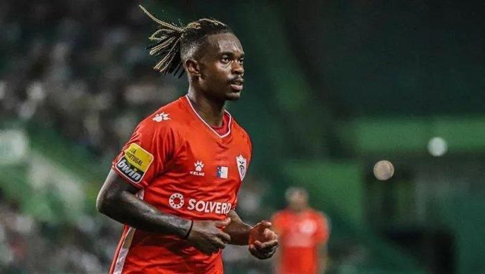 Fenerbahçe Milli futbolcu için devreye girdi İlk görüşme yapıldı