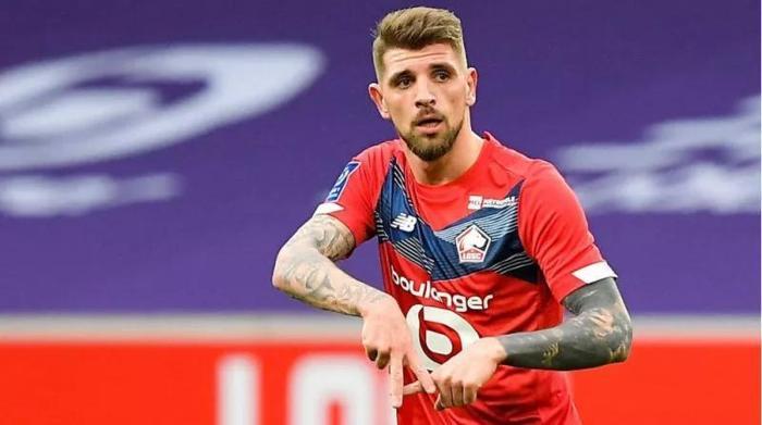 Fenerbahçeden Galatasaraya transfer çalımı
