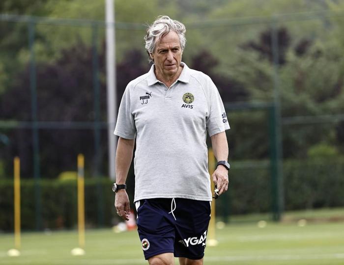 Son dakika Jorge Jesus 9 futbolcunun biletini kesti