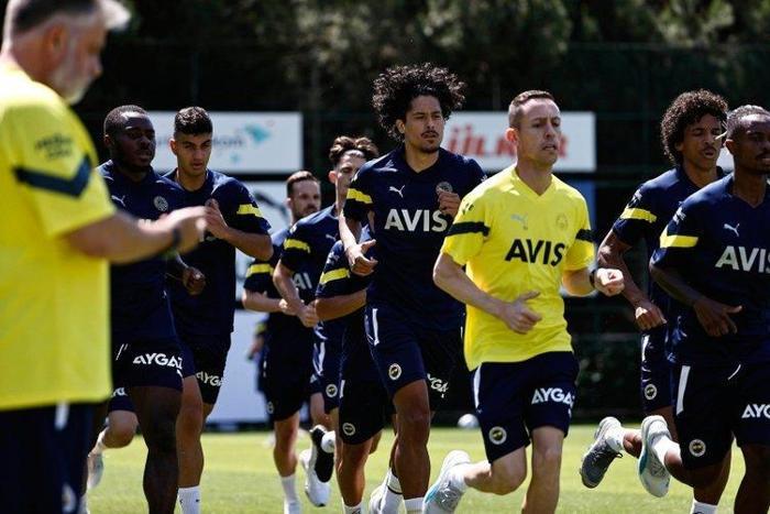 Son dakika Jorge Jesus 9 futbolcunun biletini kesti