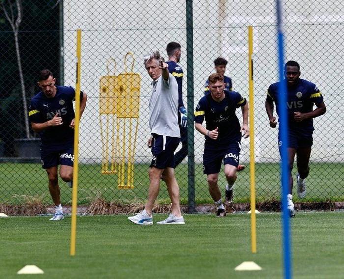 Son dakika Jorge Jesus 9 futbolcunun biletini kesti