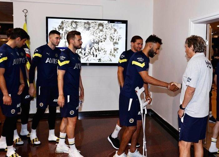Son dakika Jorge Jesus 9 futbolcunun biletini kesti