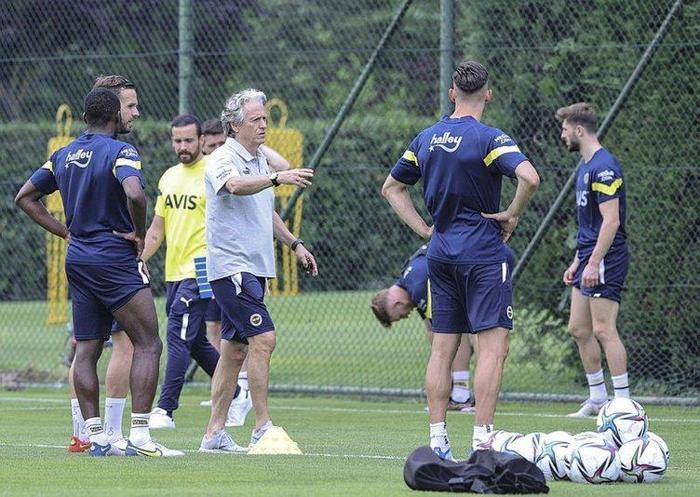 Son dakika Jorge Jesus 9 futbolcunun biletini kesti