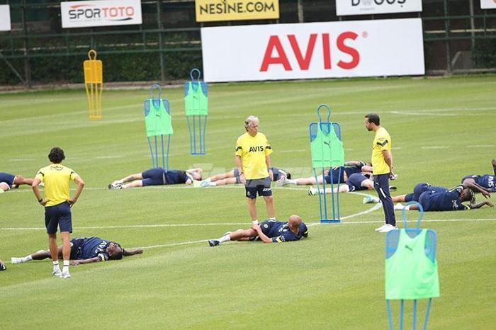 Fenerbahçede hazırlıklar sürüyor Samatta geri döndü