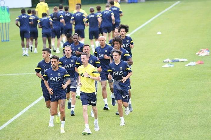 Fenerbahçede hazırlıklar sürüyor Samatta geri döndü