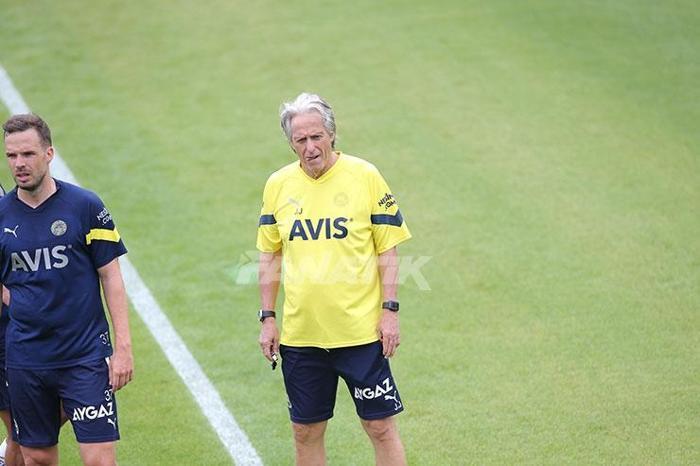 Fenerbahçede hazırlıklar sürüyor Samatta geri döndü