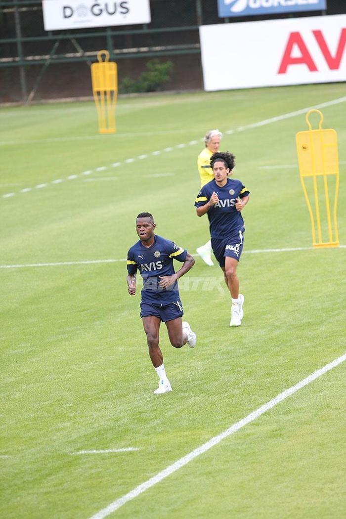 Fenerbahçede hazırlıklar sürüyor Samatta geri döndü
