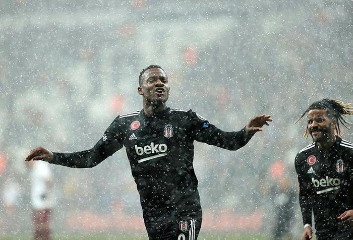Son dakika transfer haberi Batshuayinin yeni takımı belli oldu