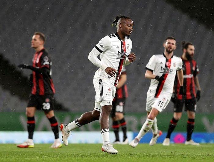 Son dakika transfer haberi Batshuayinin yeni takımı belli oldu