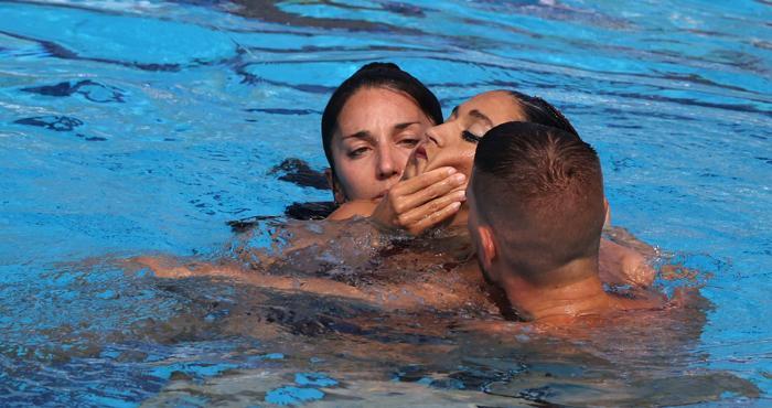 Amerikalı kadın yüzücü Anita Alvarez, boğulmaktan son anda kurtarıldı