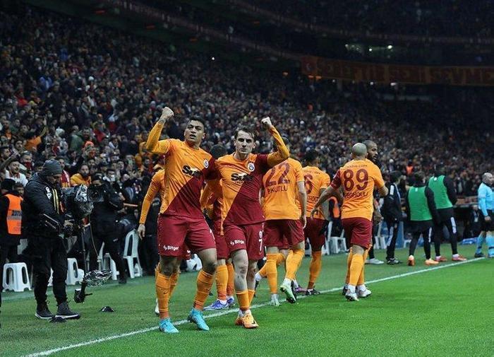 Son dakika Okan Buruk 3 yıldızın biletini kesti
