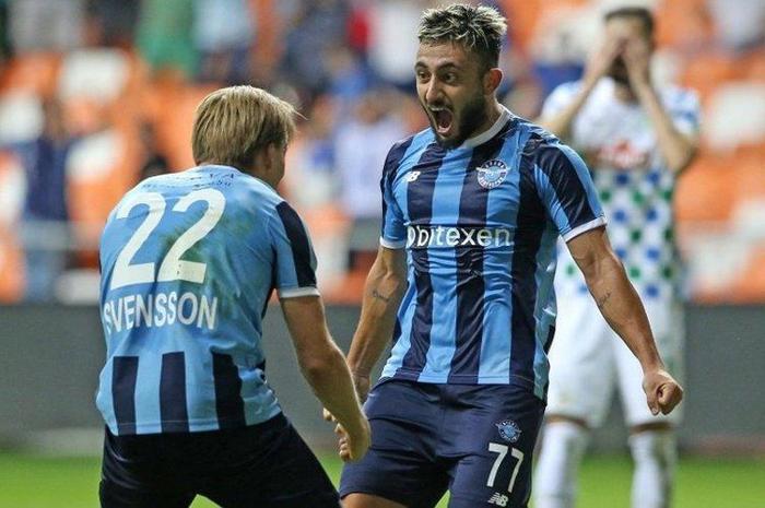 Galatasarayda Okan Buruk Yunus Akgünün takım arkadaşını istiyor
