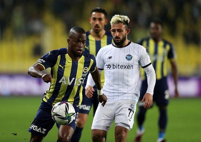 Galatasarayda Okan Buruk Yunus Akgünün takım arkadaşını istiyor
