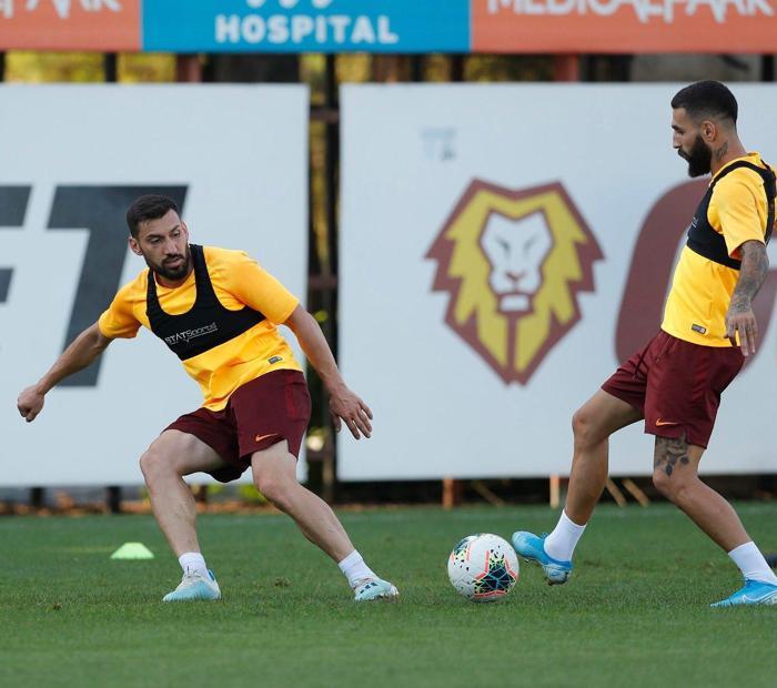 Galatasarayda mı kalacak Mbaye Diagne kafaları karıştırdı