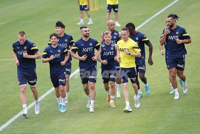 Fenerbahçede hazırlıklar sürüyor Steven Caulker geri döndü