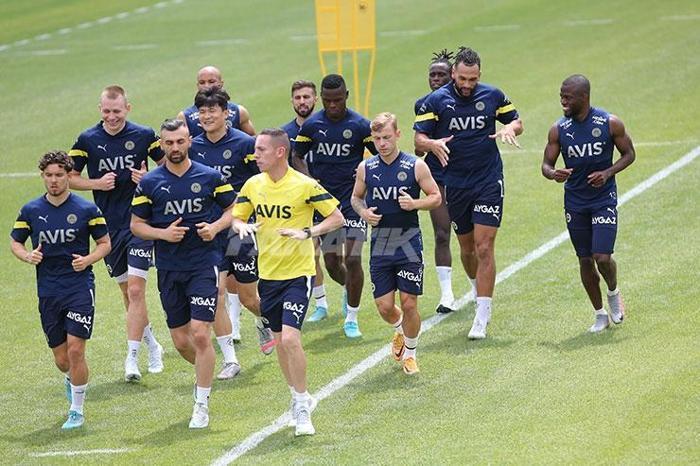Fenerbahçede hazırlıklar sürüyor Steven Caulker geri döndü
