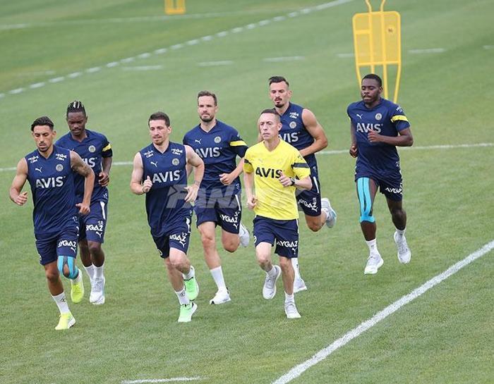 Fenerbahçede hazırlıklar sürüyor Steven Caulker geri döndü