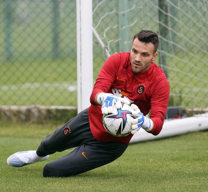 Okan Buruklu Galatasaray, sahaya indi 5 eksik, altyapıdan gelenler, kiralıktan dönenler...