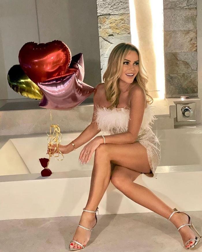 Amanda Holden ve Ashley Roberts, tenis oynarken rahat durmadılar