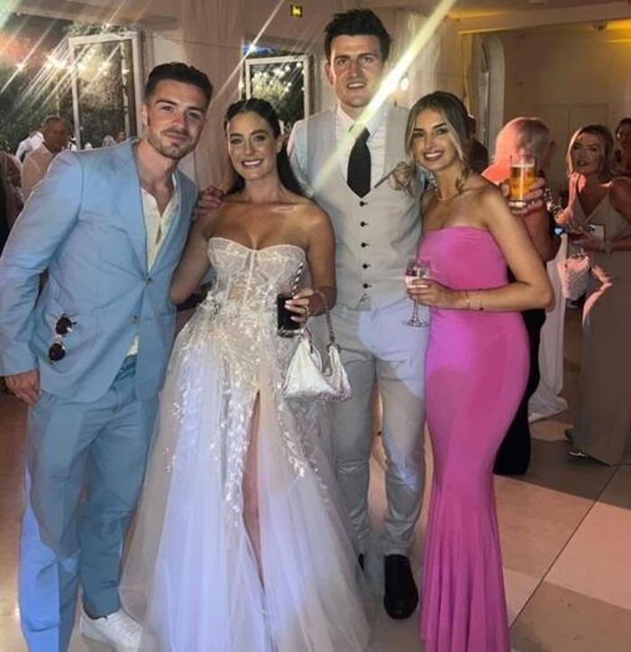 Harry Maguire çocuklarının annesi Fern Hawkins ile evlendi