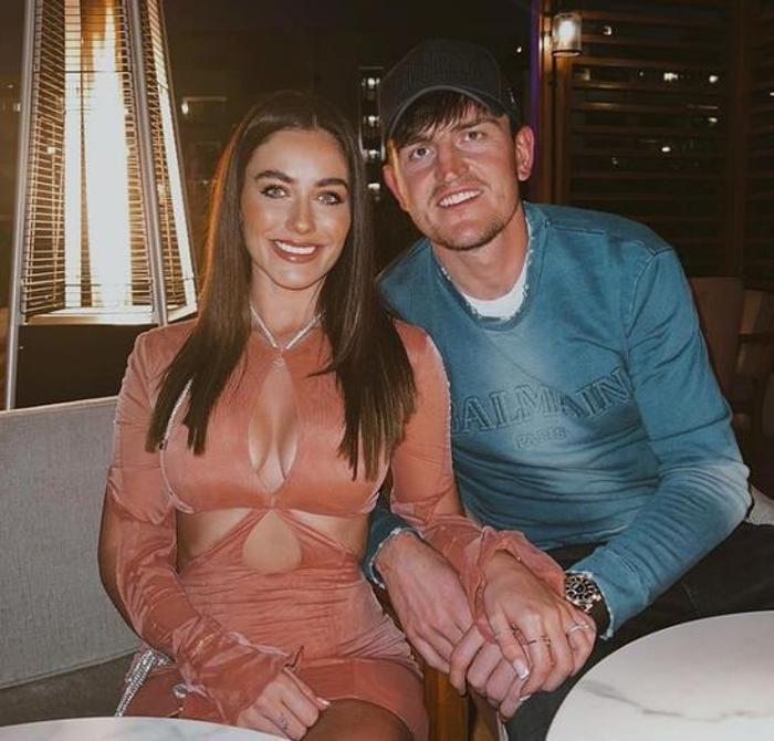 Harry Maguire çocuklarının annesi Fern Hawkins ile evlendi