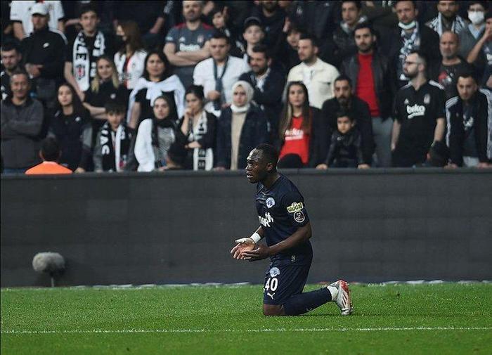 Beşiktaşa Muleka transferinde kötü haber