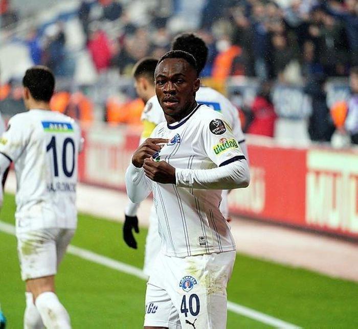 MULEKA BURNLEYE İMZA ATIYOR
