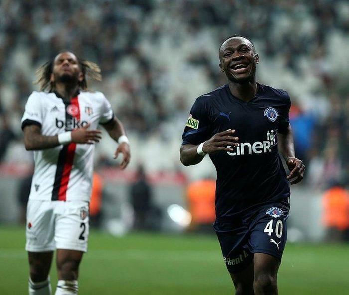 Beşiktaş eski Galatasaraylıyı alıyor Transferde mutlu son