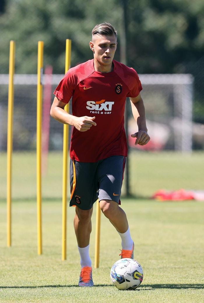 Son dakika Galatasaray haberi Yeni transfer ilk idmanına çıktı Milli oyuncular döndü Aslan tam kadro