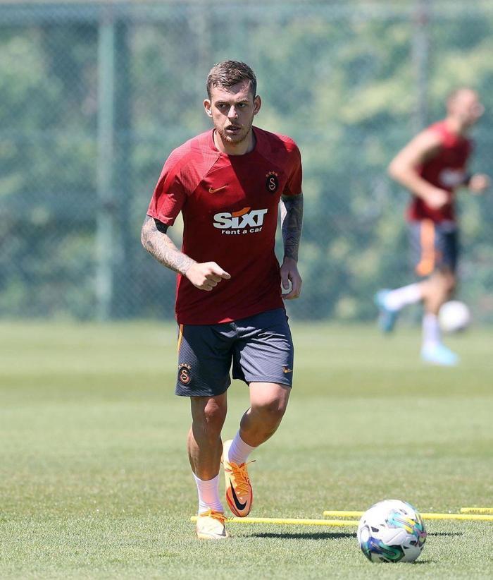 Son dakika Galatasaray haberi Yeni transfer ilk idmanına çıktı Milli oyuncular döndü Aslan tam kadro
