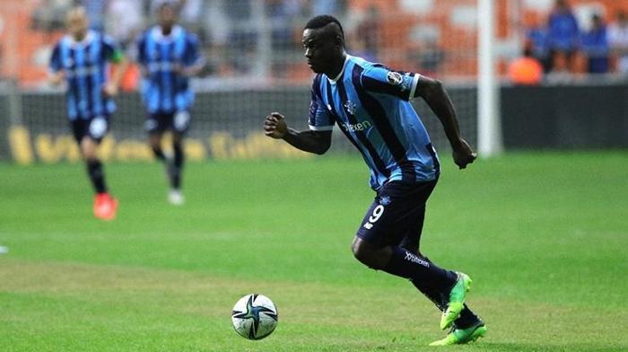 Balotelliden flaş transfer paylaşımı