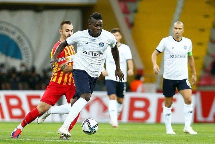 GEÇEN SEZON 33 MAÇTA 19 GOL ATTI