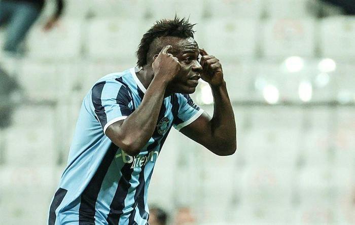 Balotelliden flaş transfer paylaşımı