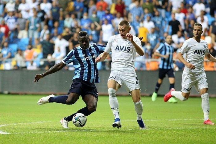 Balotelliden flaş transfer paylaşımı