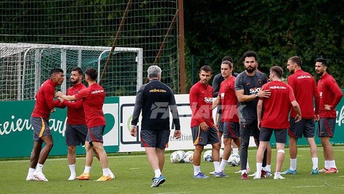Son dakika | Galatasaray kampında olay Yumruklar konuştu