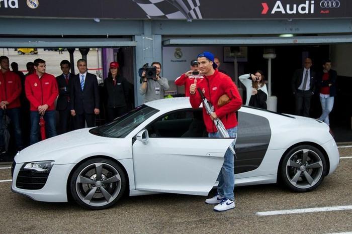 Audi R8 Spyder V10 - 190 bin euro