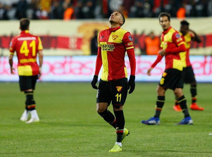 Beto göz yaşlarına hakim olamadı, teselli Hamza Hamzaoğlundan geldi