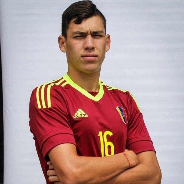 Fenerbahçeden dev stoper atağı Nahuel Ferraresi bombası