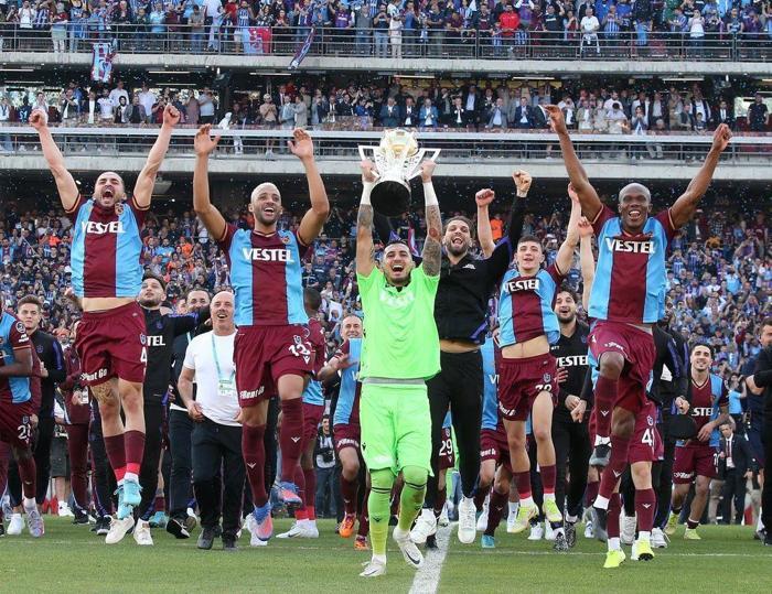 Trabzonspor Başkanı Ahmet Ağaoğlu: Başarıdan uzaklaşıldığında gidip tarih mıncıklamaya gerek yok