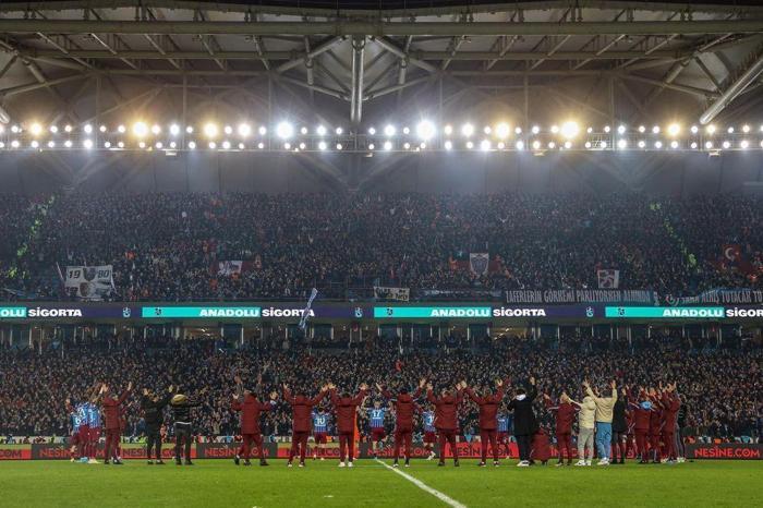 Trabzonspor Başkanı Ahmet Ağaoğlu: Başarıdan uzaklaşıldığında gidip tarih mıncıklamaya gerek yok
