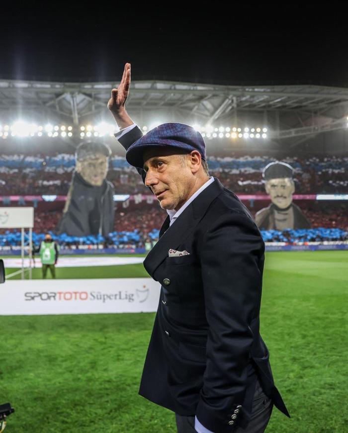 Trabzonspor Başkanı Ahmet Ağaoğlu: Başarıdan uzaklaşıldığında gidip tarih mıncıklamaya gerek yok