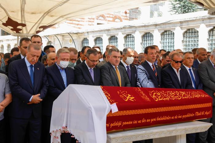 Göksel Gümüşdağın annesi son yolculuğuna uğurlandı