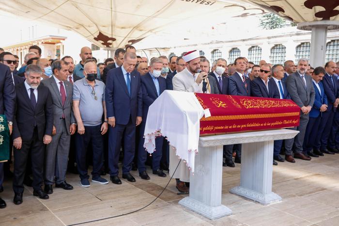Göksel Gümüşdağın annesi son yolculuğuna uğurlandı