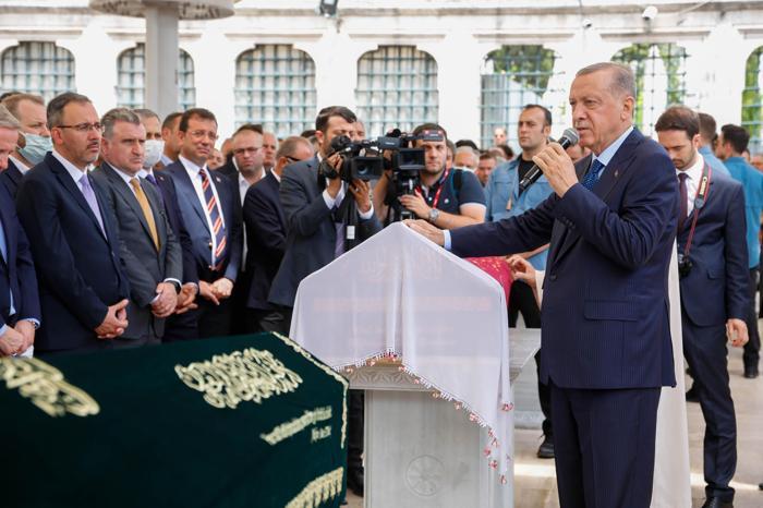 Göksel Gümüşdağın annesi son yolculuğuna uğurlandı