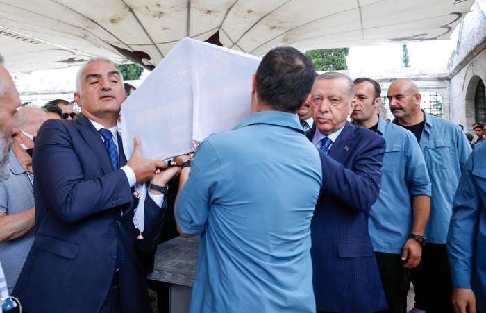 Göksel Gümüşdağın annesi son yolculuğuna uğurlandı