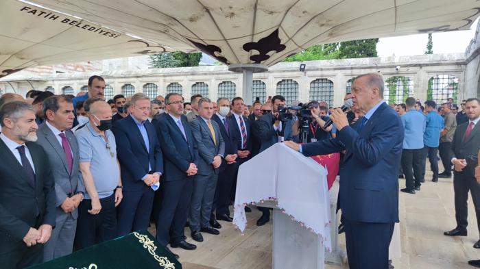 Göksel Gümüşdağın annesi son yolculuğuna uğurlandı