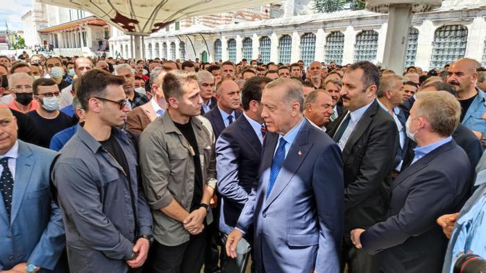 Göksel Gümüşdağın annesi son yolculuğuna uğurlandı
