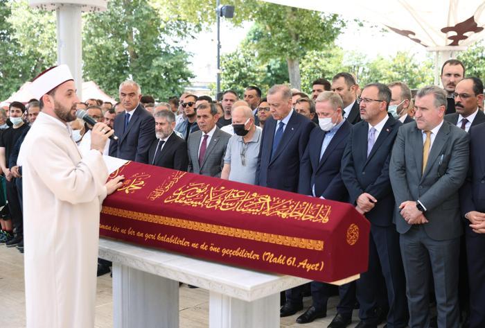 Göksel Gümüşdağın annesi son yolculuğuna uğurlandı