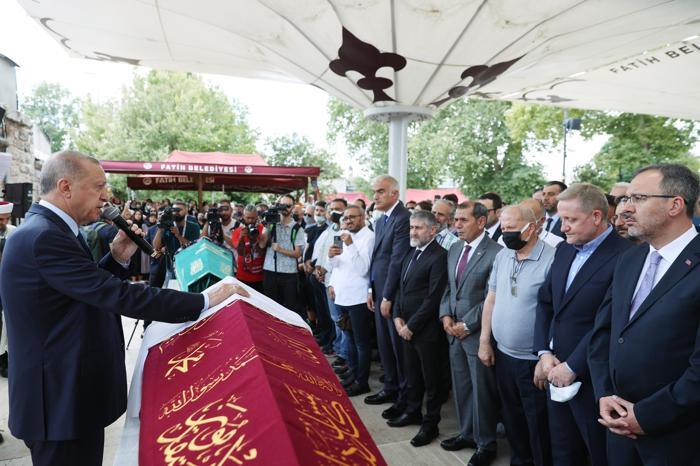 Göksel Gümüşdağın annesi son yolculuğuna uğurlandı
